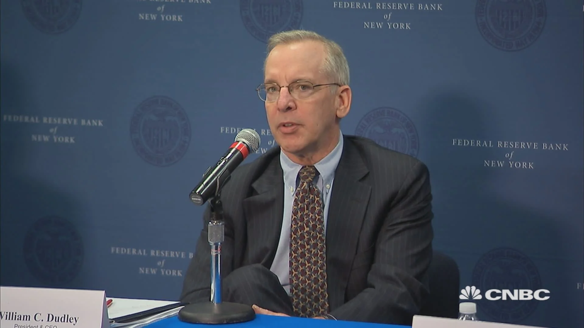Peringatan Bill Dudley untuk Fed Saat Kevin Warsh Menghadapi Masalah Inflasi