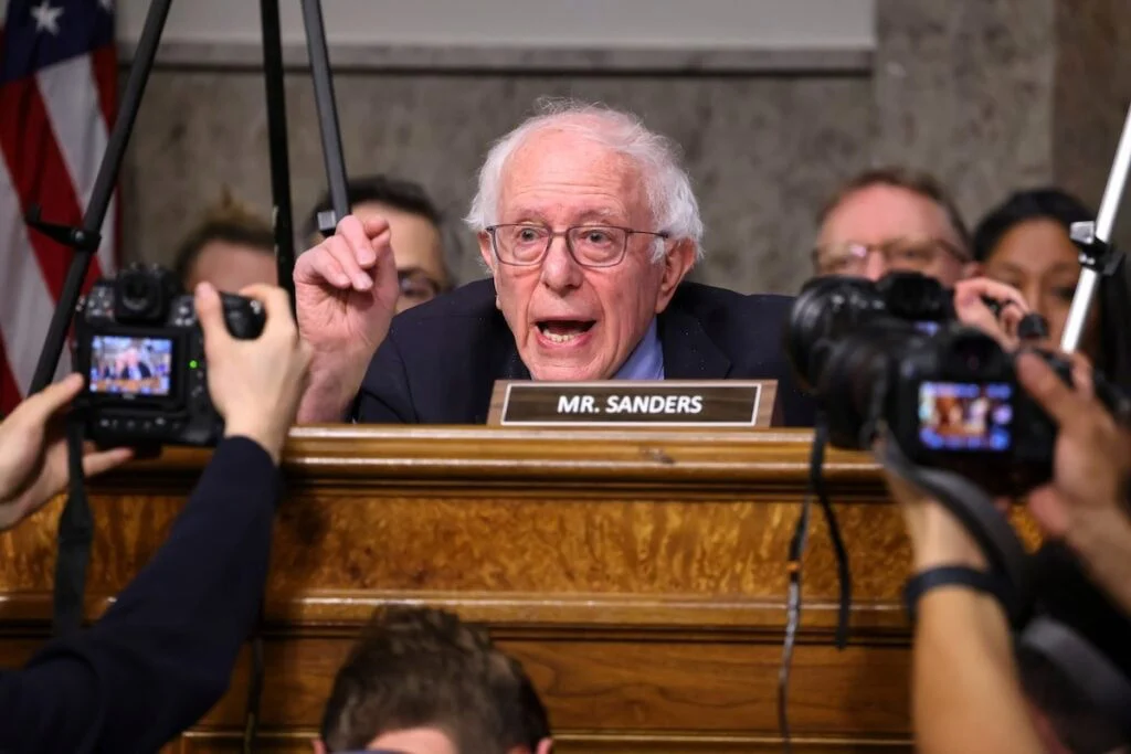 Pertanyaan Bernie Sanders tentang Pendapatan Tinggi Universal kepada Elon Musk